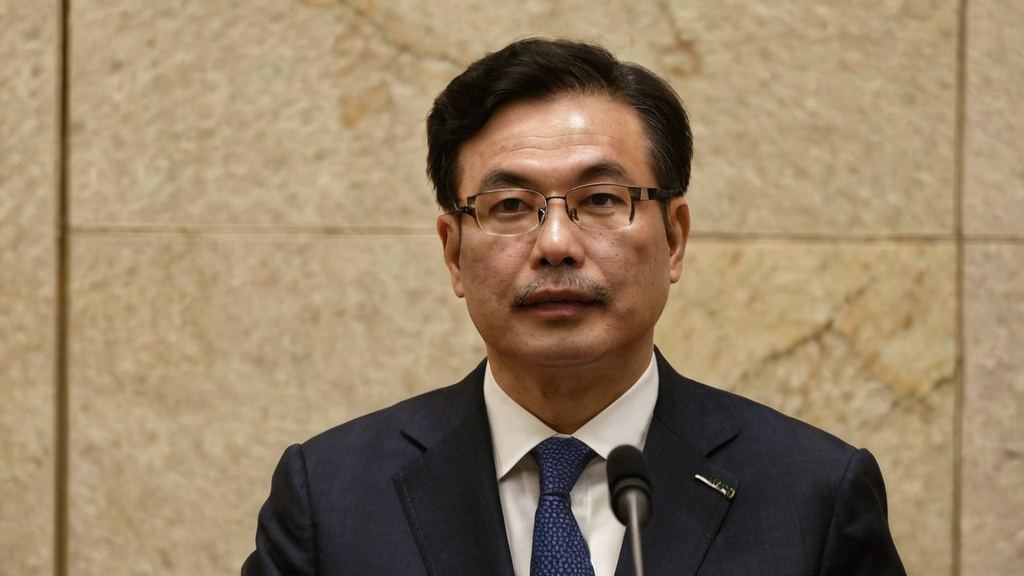 娱乐圈频繁爆出明星虚假事件引发吃瓜群众热议与反差